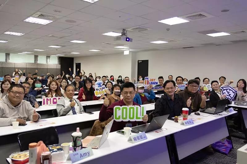 Tamkang University faculty and staff attending an AI workshop
